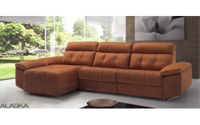 Sofá moderno con chasielongue modelo Alaska asientos relax eléctricos de la marca Divani Star