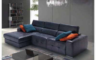 Sofá moderno con chasielongue modelo Leonardo asientos relax eléctricos de la marca Divani Star