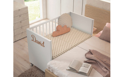 Dormitorio infantil con cuna convertible colección Bamboo de Muebles Ros
